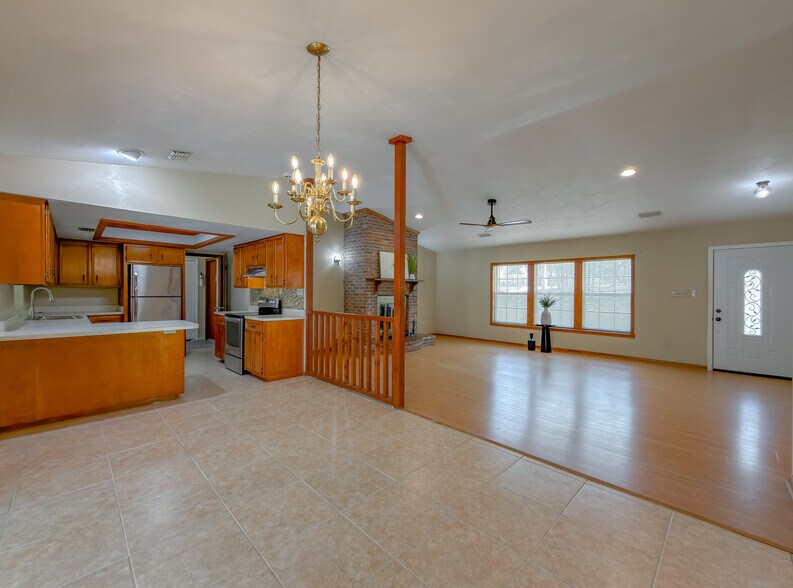 Building Photo - 8514 Raquel Ln