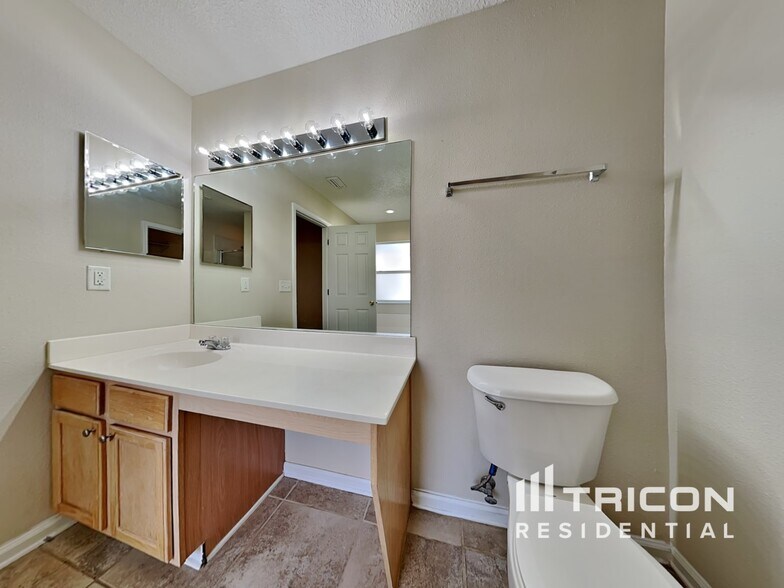 Building Photo - 7134 Beekman Lake Dr