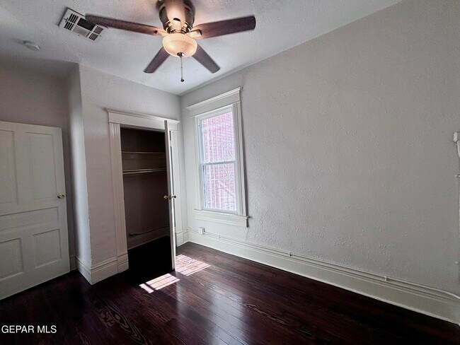 Building Photo - 215 W Rio Grande Ave
