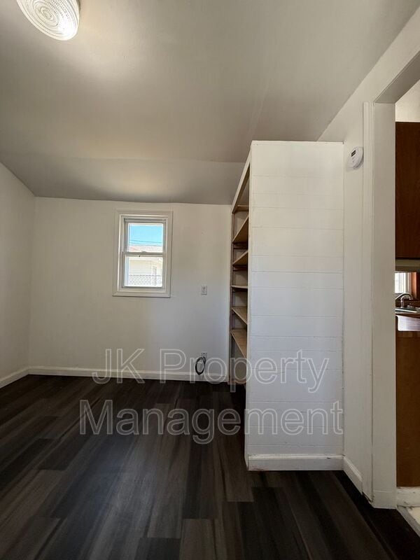 Building Photo - 1409 6th Ave NW
