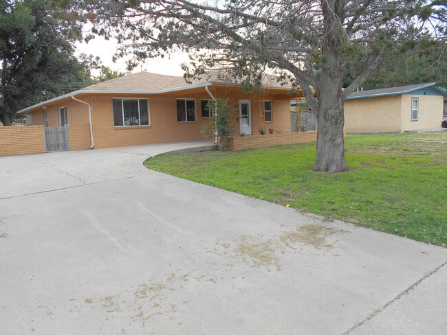 Building Photo - 3BR/2BA home.