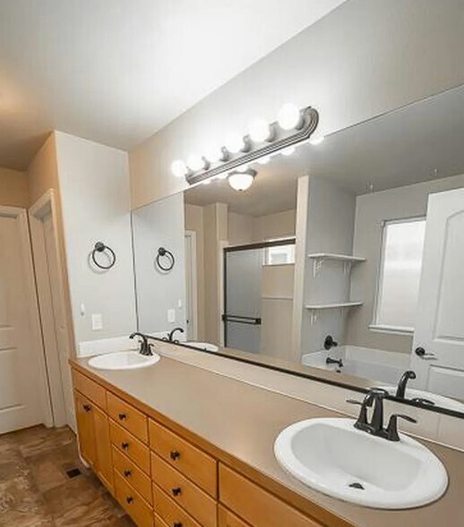 Building Photo - 2850 Denver Dr