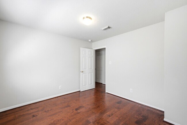 Building Photo - 3126 Waters View Dr