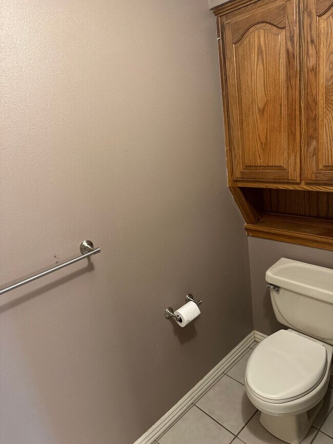 Building Photo - Available August 1st! 3-Bedroom, 2-Bathroom Home in East Rogers