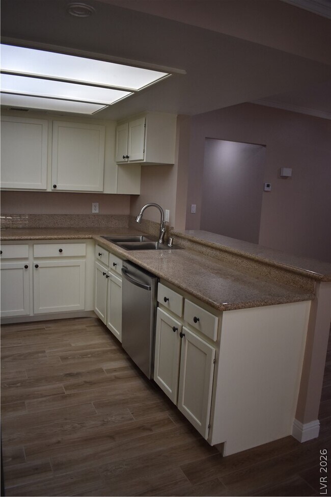 Building Photo - 717 Nectarine Ct