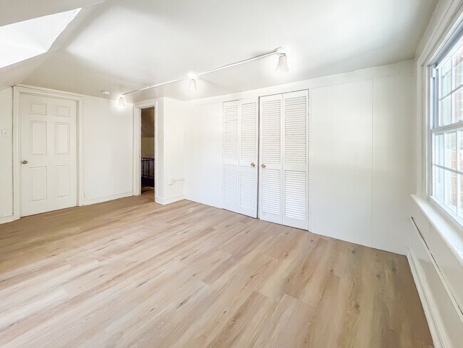 Building Photo - 1006 Greystone Ave