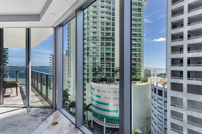 Building Photo - 1300 Brickell Bay Dr