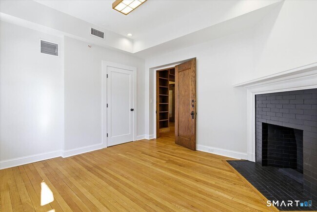 Building Photo - 2750 Whitney Ave