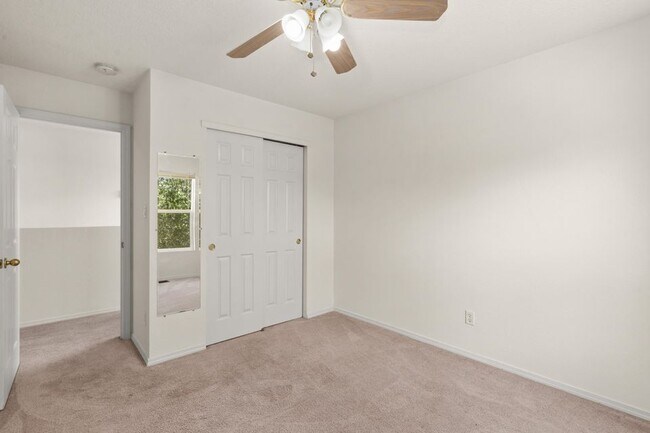 Building Photo - 12420 Mountainside Way NE