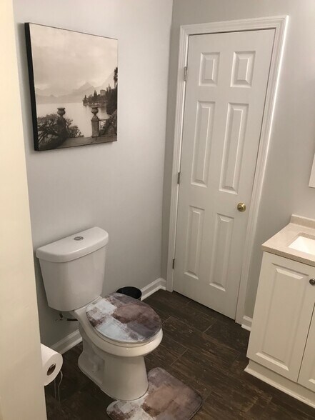 Building Photo - 6605 Destiny Dr SE