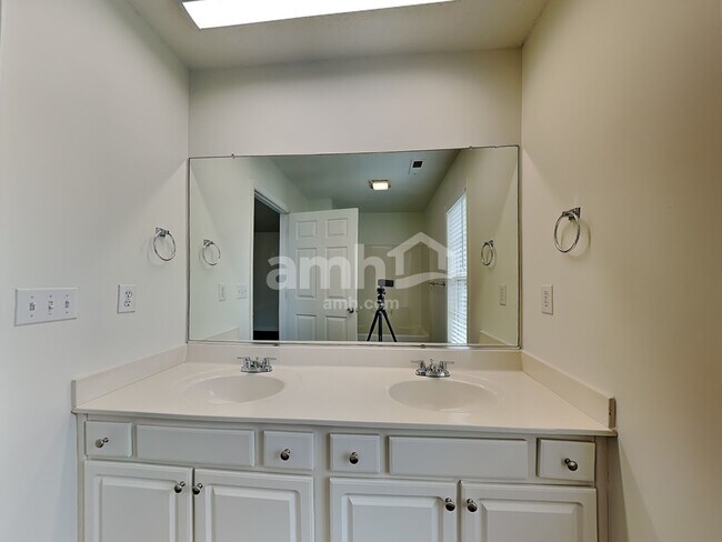 Building Photo - 181 Tudor Downs Rd