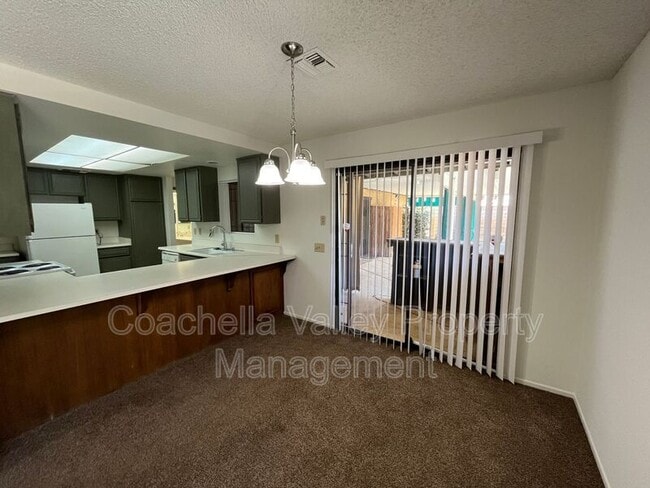 Building Photo - 567 N Hermosa Dr