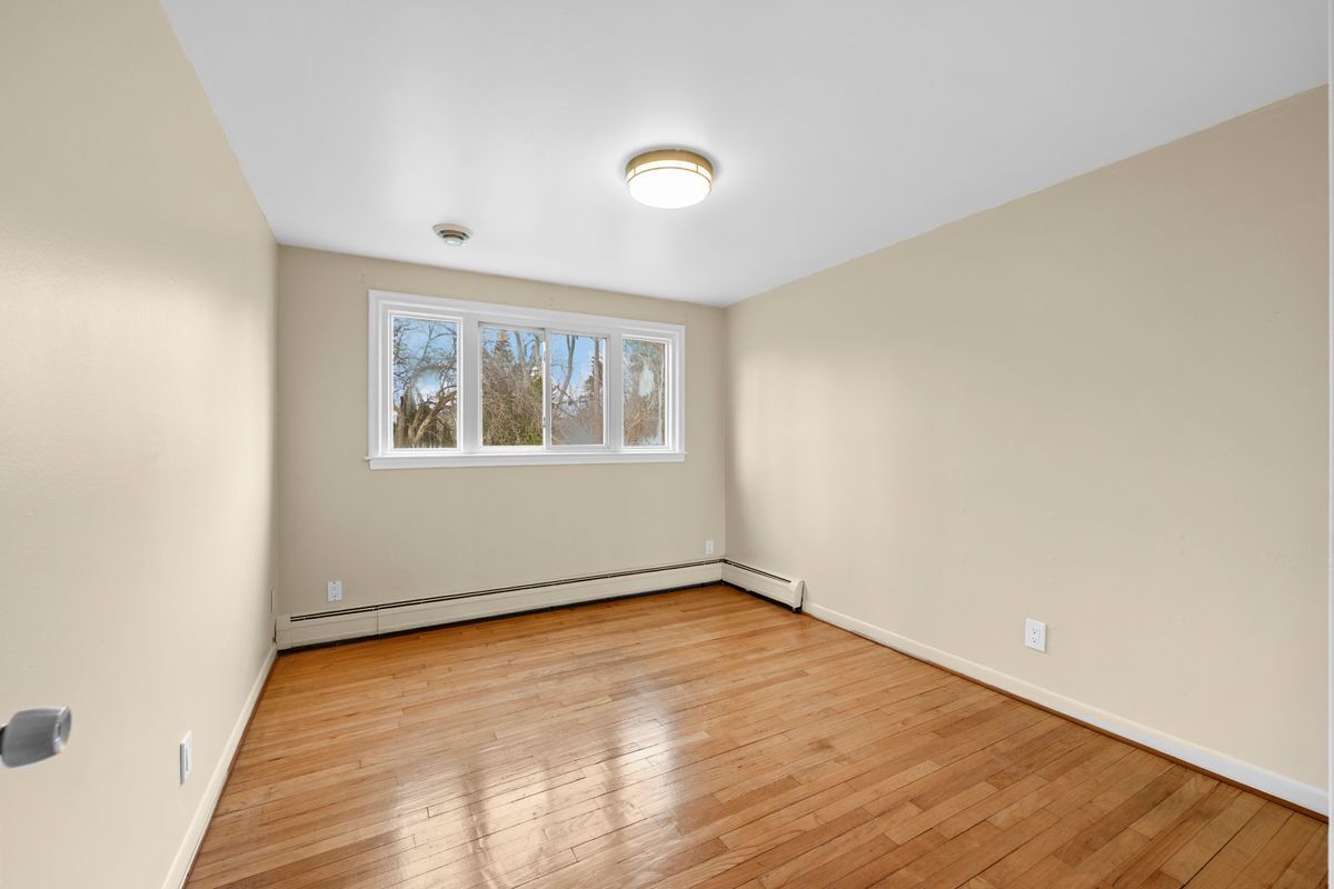 Building Photo - 2616 Douglas Dr