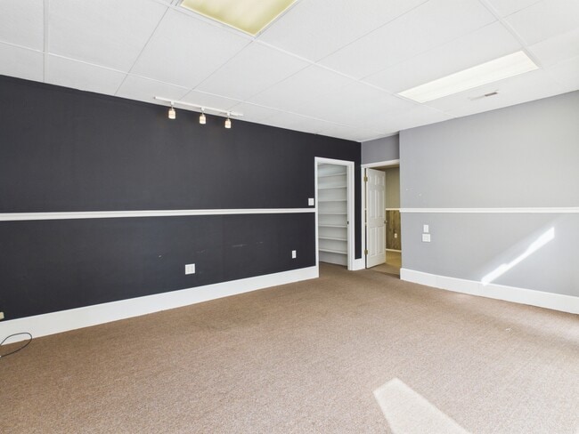 Building Photo - 248 Main St