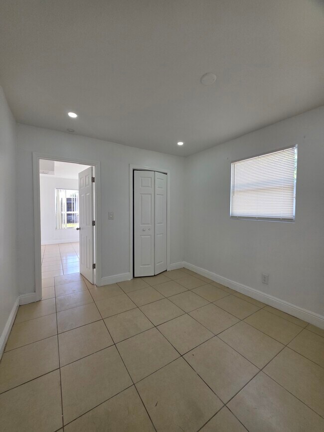 Building Photo - 681 SW 29th Ter