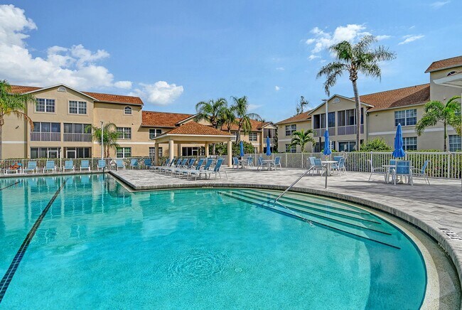 Building Photo - Spacious 3 bedroom, 2 bath condo with a lake view in Palmer Ranch