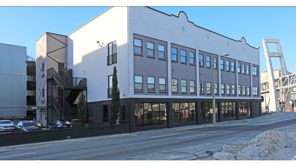 Chinaglass warehouse lofts - 62 W Colonial Dr