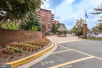 Building Photo - 1021 Arlington Blvd