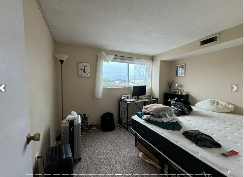 Building Photo - 369 Dorchester St