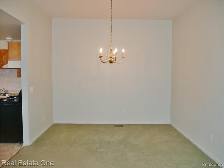 Building Photo - 5499 Seabreeze Ln