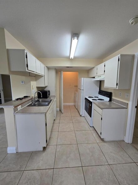 Building Photo - 8775 NW 39th St