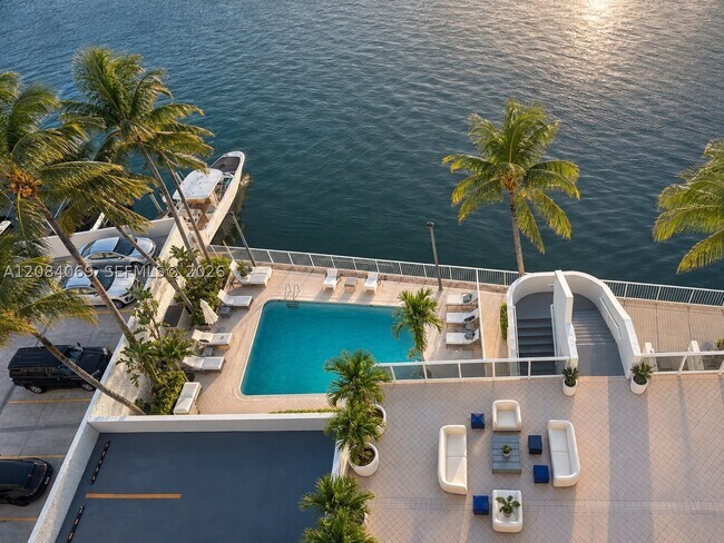 Building Photo - 5880 Collins Ave