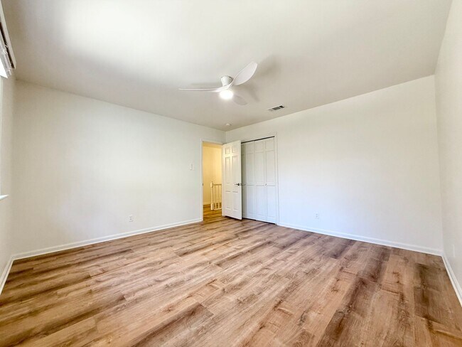 Building Photo - 130 Valley Club Cir