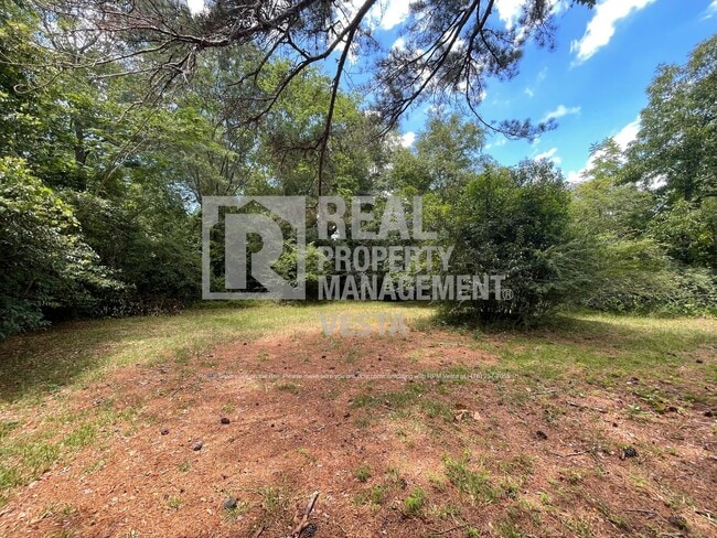 Building Photo - 2410 Dapleton Dr