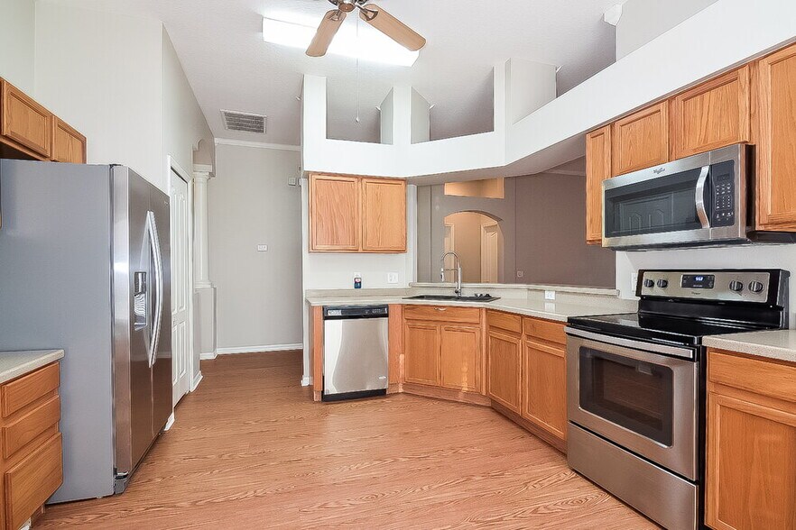 Building Photo - 601 Straw Lake Dr