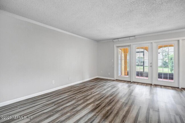 Building Photo - 3906 Mission Dr