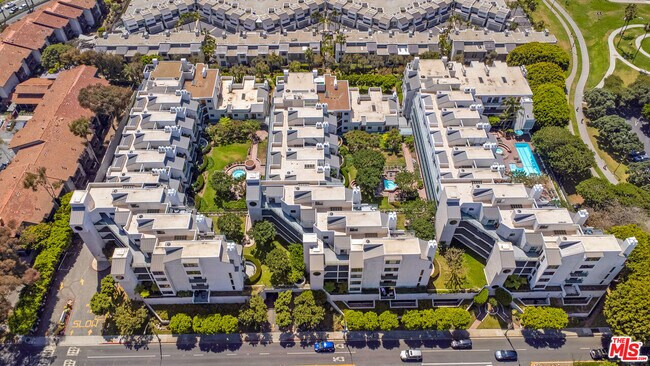 Building Photo - 2920 Neilson Wy