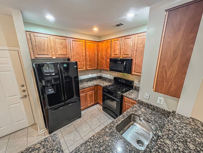 Building Photo - Sunny 1 Bed 1 Bath Condo In Beautiful Fairfax Ridge Condo