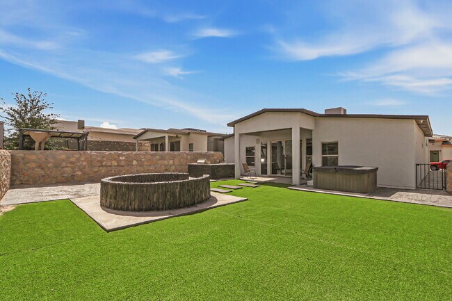 Building Photo - 4 bedroom with outdoor kitchen, fully landscaped in 79928