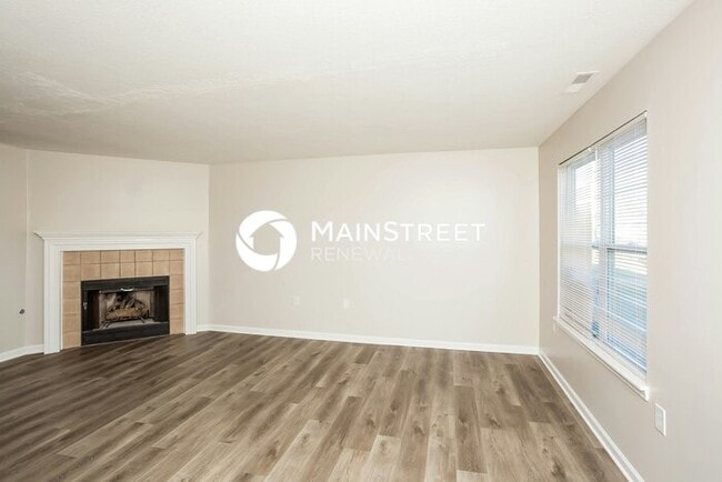 Building Photo - 4 Bedroom Pet-Friendly Home in Indianapolis, IN with Main Street Renewal