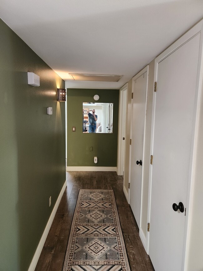 Building Photo - 21 W Roma Dr