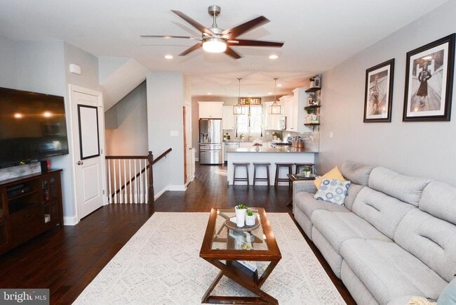 Building Photo - 326 W Hamlin Ave