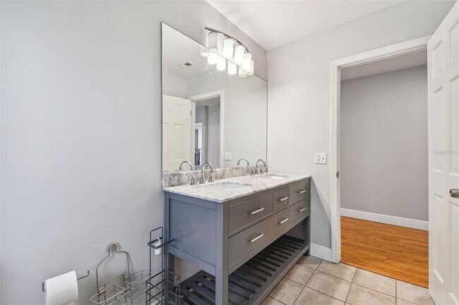 Building Photo - 1302 Brandonwood Dr