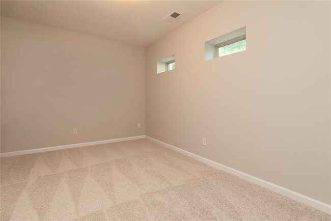 Building Photo - 860 Riverdance Dr NW
