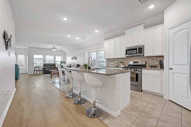 Building Photo - 562 Long Beach Bay Dr