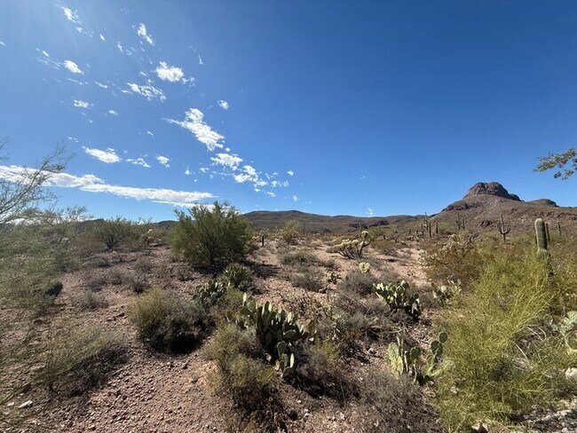 Building Photo - HOUSE FOR RENT