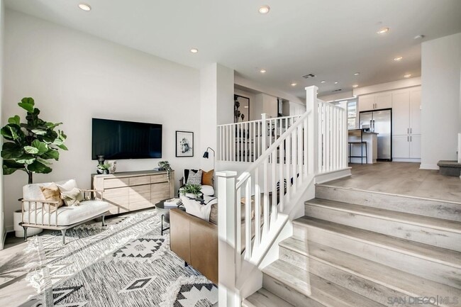 Building Photo - Coming Soo!! Beautiful 4bed/3bath Townhome in Fashion Valley **Move in Special Half off 1st month...