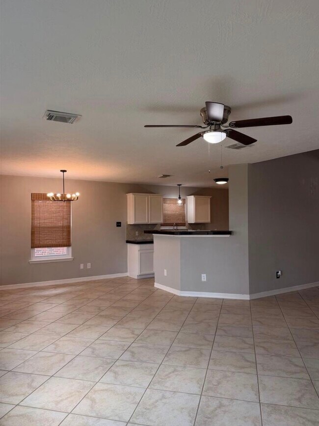 Building Photo - 4707 E Parma Dr