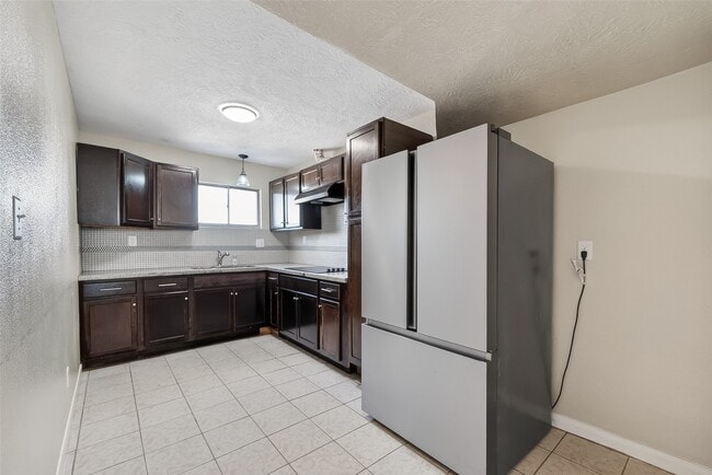 Building Photo - 302 W Shaw Ave