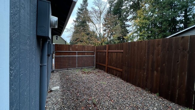 Building Photo - Charming 3-Bed, 2-Bath Retreat!