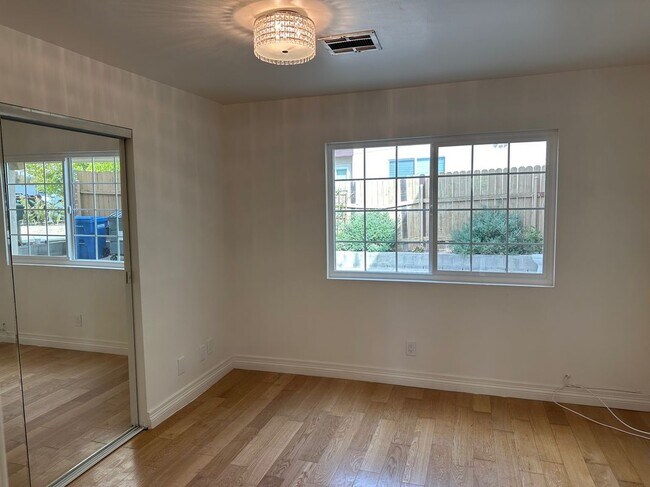 Building Photo - 2406 Florencita Dr W