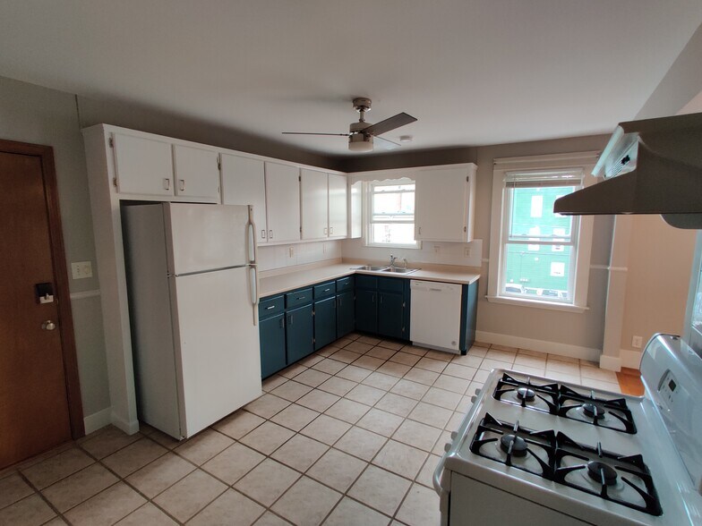 Kitchen - 578 Dubuque St