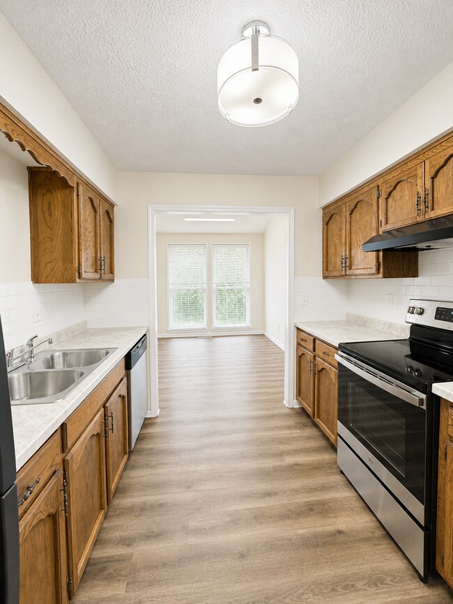 Building Photo - Spacious 3BR Duplex with Two Living Areas
