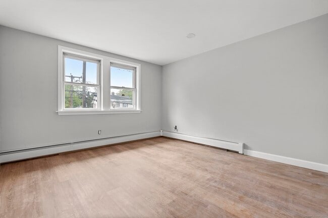 Building Photo - 389 Highland Ave