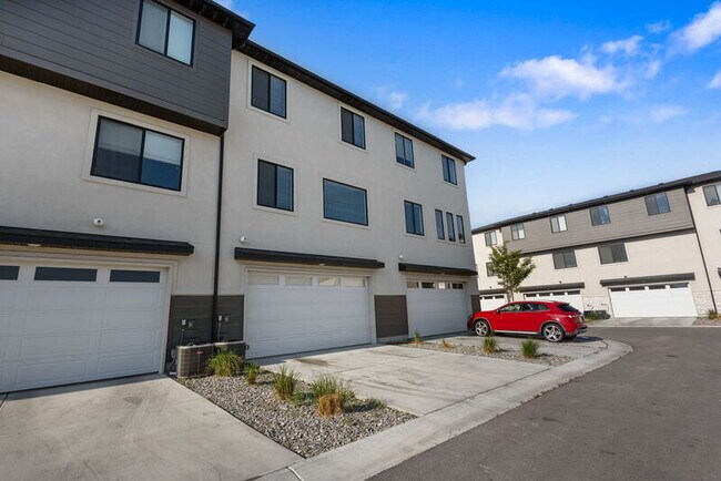 Building Photo - 868 W 480 S