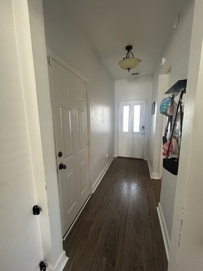Building Photo - Modern 3BR Home with Garage & Spacious Living – Available July 10th!